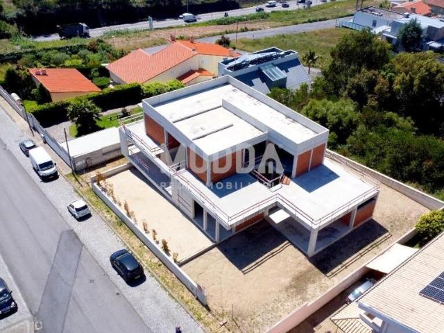 Uma moradia Exclusiva de arquitetura contemporânea numa localização premium, em Construção Escapães