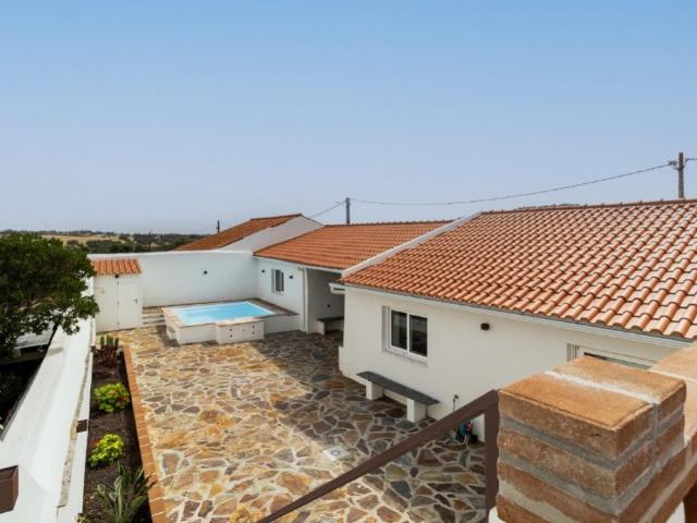 Uma moradia geminada 'como numas férias' 0m² Monsaraz