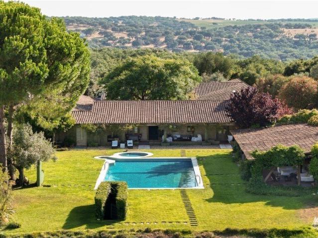 Uma Propriedade Intemporal no Alentejo, a 1 Hora de Lisboa 975m² Bacelo e Senhora da Saúde