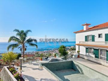 Uma Propriedade Única com Vistas Deslumbrantes no Funchal, Madeira