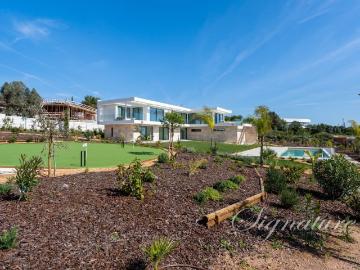 Uma vivenda contemporânea de 4 quartos com vista para o golf. 0m² Odiáxere