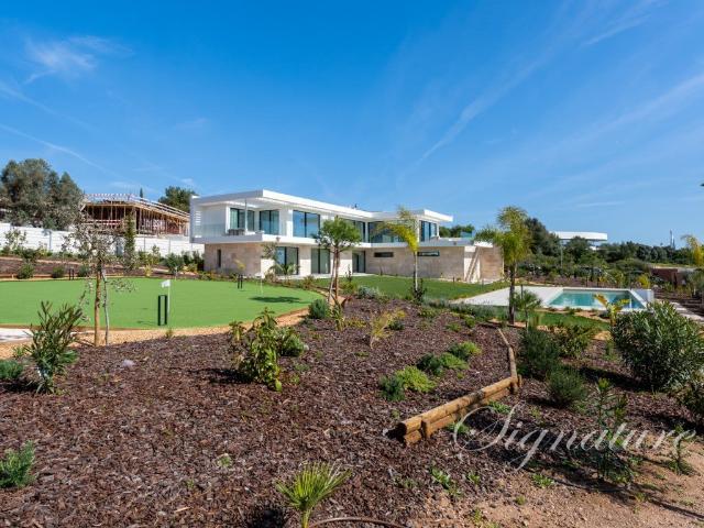 Uma vivenda contemporânea de 4 quartos com vista para o golf. 0m² Odiáxere