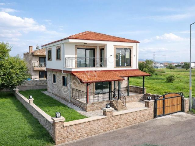 Umas Solutıon'dan Müstakil Bahçeli Alt Katta Odalı 4+1 Villa