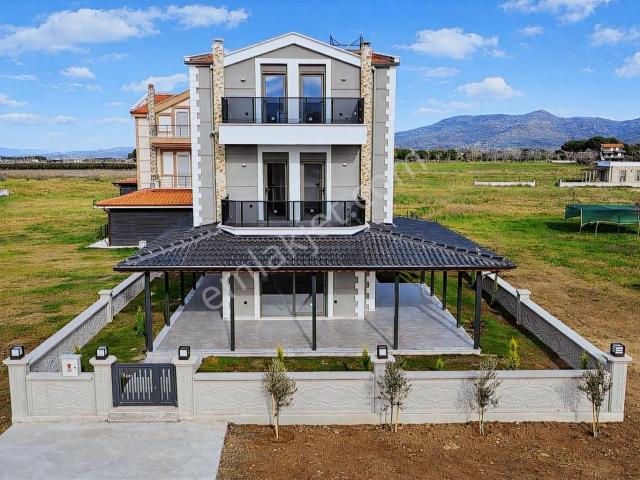 Umas Solutıon'dan Müstakil Bahçeli Geniş Ferah 4+1 Lüx Villa