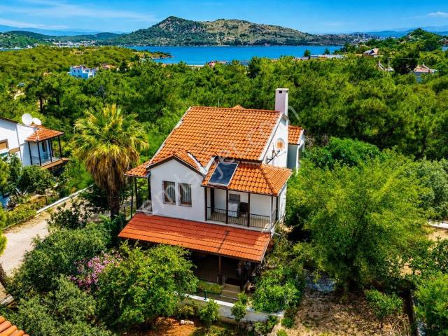 Umas Solutıon'dan Murat Reis'te Köşe Parsel Büyük 3 Katlı Villa