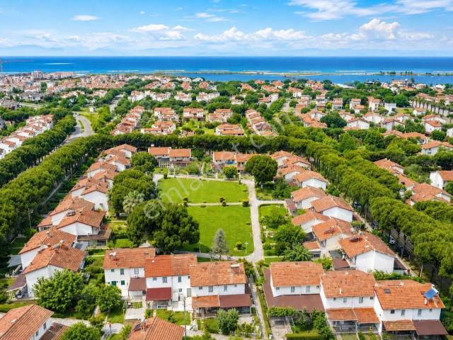 Umas Solutıon'dan Nezih Konumda Önü Açık Ferah Bakımlı 2+1 Villa