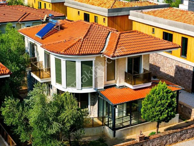 Umas Solutıon'dan Çamlık'ta Doğa Cepheli 3+1 Büyük Villa
