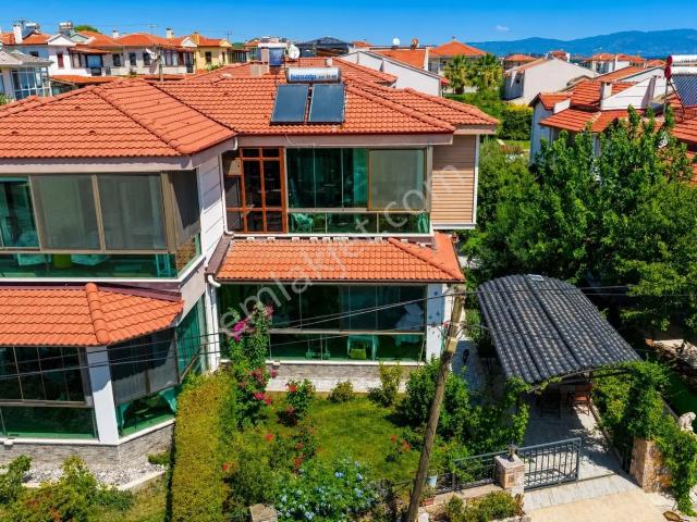 Umas Solutıon'dan Cunda'da Denize Yakın Büyük Ve Geniş 3+1 Villa