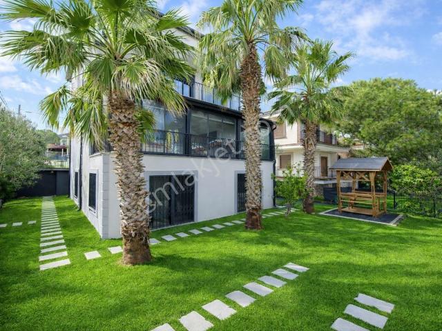 Umas Solutıon'dan Cunda'da Denize 80 M 6+2 Tripleks Villa