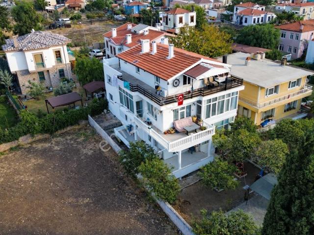 Umas Solutıon'dan Cunda'da Yola Cepheli Komple Bina