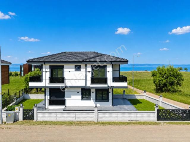 Umas Solutıon'dan Deniz Manzaralı Önü Açık Ferah 4+1 Villa
