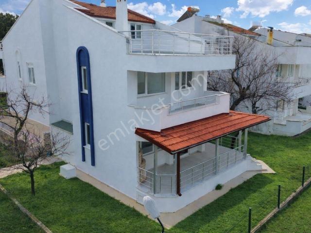 Umas Solutıon'dan Denize Çok Yakın İskele Mevkii 3+1 Villa