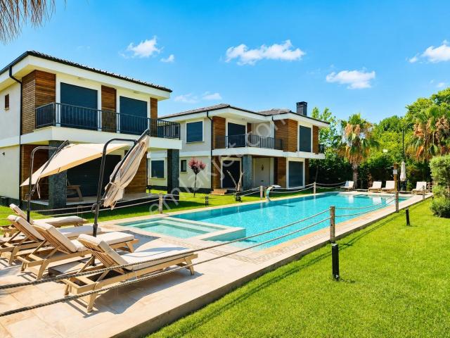 Umas Solutıon'dan Havuzlu Site İçinde Modern Konsept 3+1 Villa