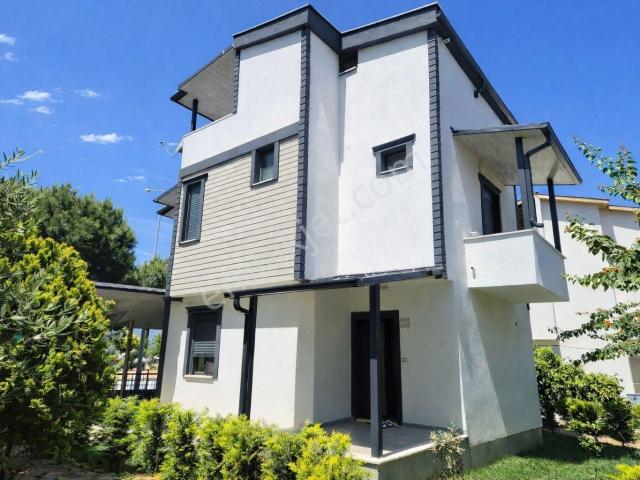Umas Solutıon'dan Plaja 100 Metre Muhteşem Konumda 4+1 Villa