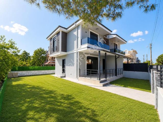Umas Solutıondan Prestijli Konumda Geniş Bahçeli Modern Villa