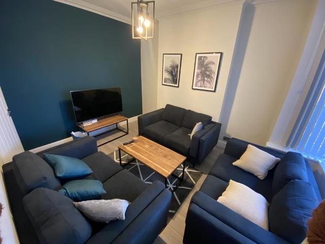 Umberslade Road 8 bed, Selly Oak B29 8 bed house to rent £3,198 pcm £738 pw