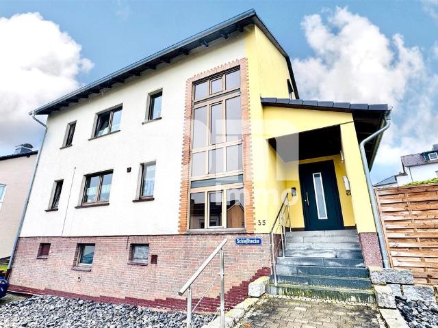 Umfangreich teilsaniertes Dreifamilienhaus mit Garage + PV Anlage und großem Garten