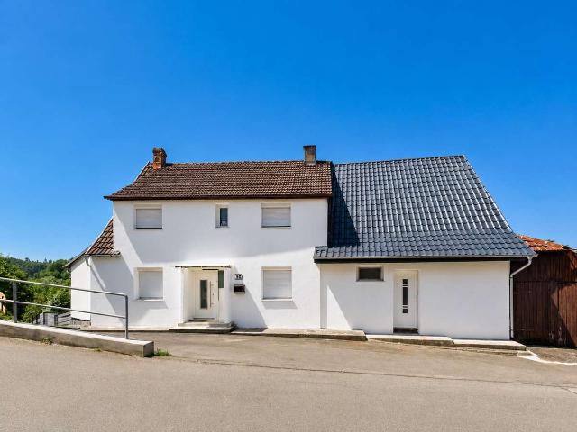 Umfangreich modernisiert: freistehendes Hausjuwel mit Garten, Wintergarten & großer Garage