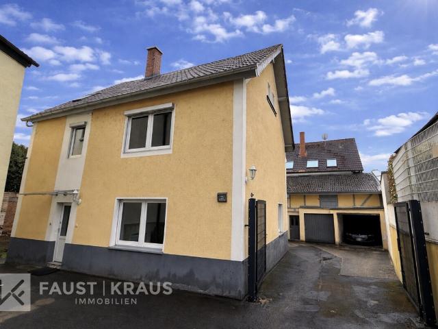 Umfangreich modernisiertes Einfamilienhaus in zentraler Lage mit Garage, Scheune und Garten
