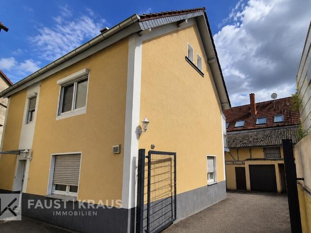 Umfangreich modernisiertes Einfamilienhaus in zentraler Lage mit Garage, Scheune und Garten