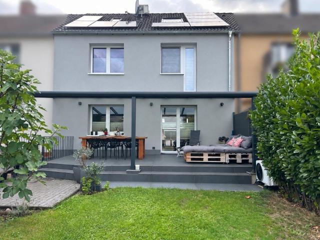 Umfangreich modernisiertes Reihenmittelhaus in Köln Holweide