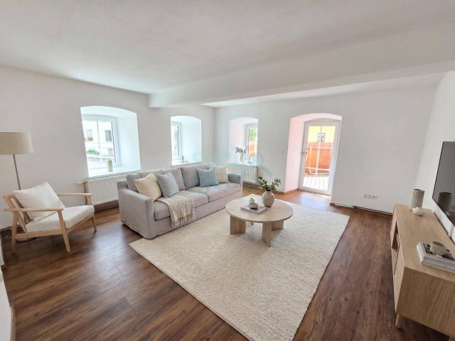 Platz für die ganze Familie | Saniertes Stadthaus mit 5 Zimmern, Terrasse & Garage