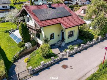 Umfangreich saniertes Einfamilienhaus mit 4 Garagen in sonniger Ruhelage von Rettenbach/Bad Ischl