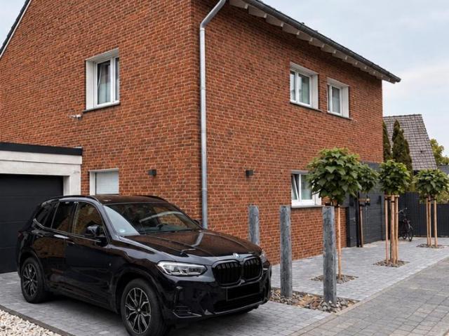 umfassend in 2025 modernisiertes EFH mit 6 Zimmern, PV, Garage