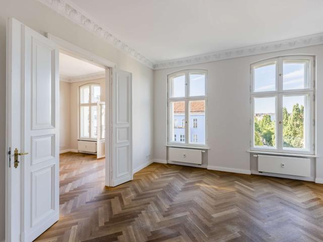 Umfassend sanierter Stuckaltbau in Berlin Mitte mit Balkon und Aufzug