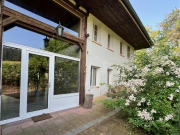 Umgebautes Bauernhaus in 2 geräumige Wohnungen