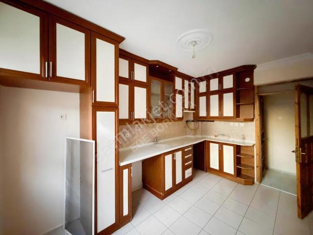 Ümit Mahallesi'nde Doğalgaz Kombili 2+1 Kiralık Daire