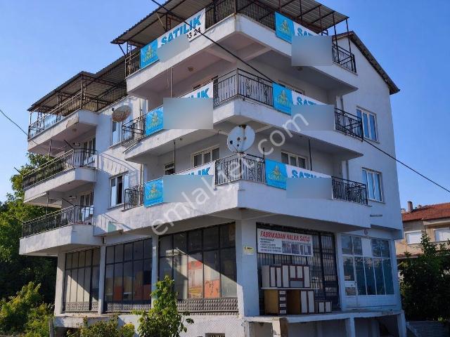Ümit Emlaktan Şehrin Merkezi Noktasında Komple Satılık Apartman