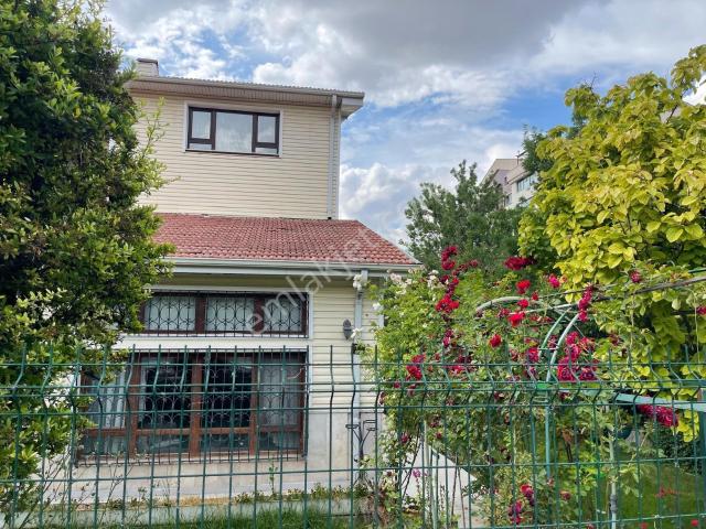 Ümitköy Beta'da Kurumsal Kullanıma Uygun Kiralık Köşe Villa