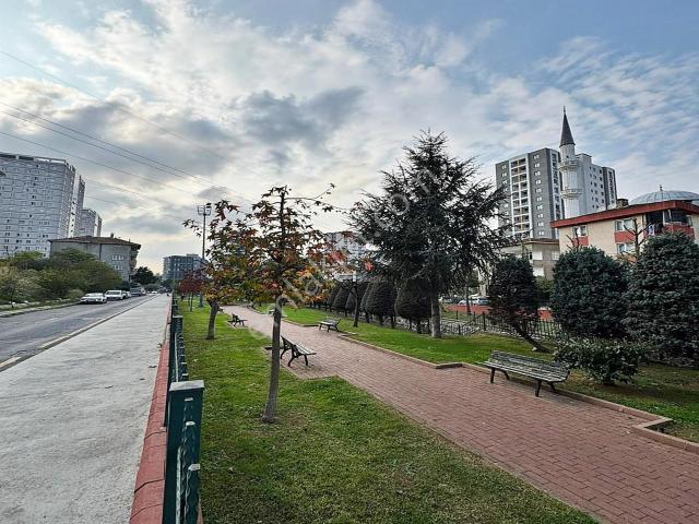 Ümraniye Tatlısu'da Site İçi Kapalı Otoparklı 3+1 Satılık Daire