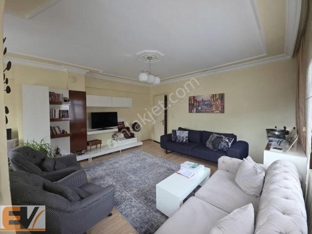 Ümraniye Tavukçuyolu Cadde Üzeri 3+1 Geniş Kullanışlı Daire