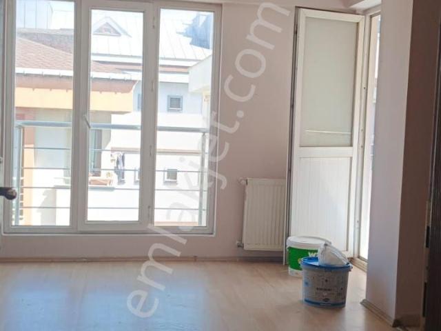 Ümraniye Yamanevler Mahallesi Metro Canpark Avm Karşısı 3.kat 3+1