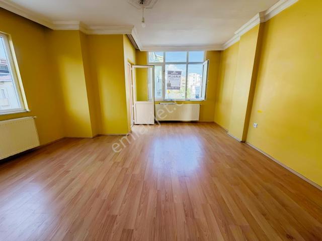 Ümraniye Ademyavuz Mah. Metroya5dk Mesafede Kiralık 1+1 Daire