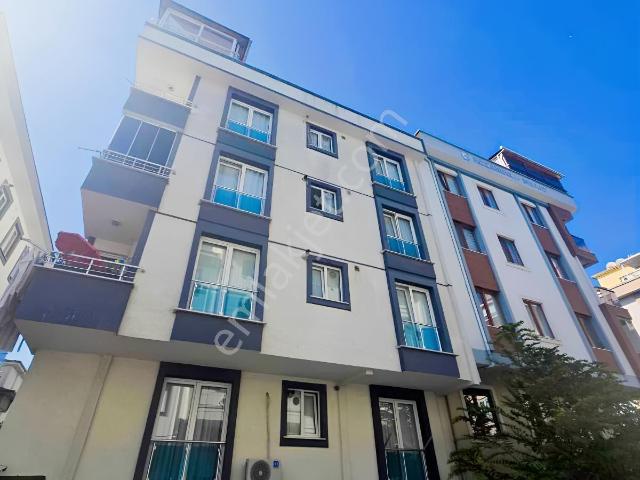 Ümraniye Çakmak Tavukçuyolu İkbal 2+1 İskanlı Balkon Satılık