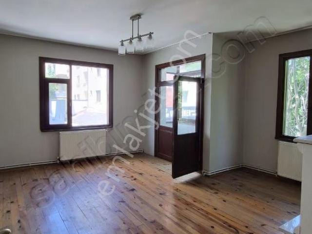 Ümraniye Çakmak Mahallesi'nde Geniş Ve Kullanışlı 3+1 Daire