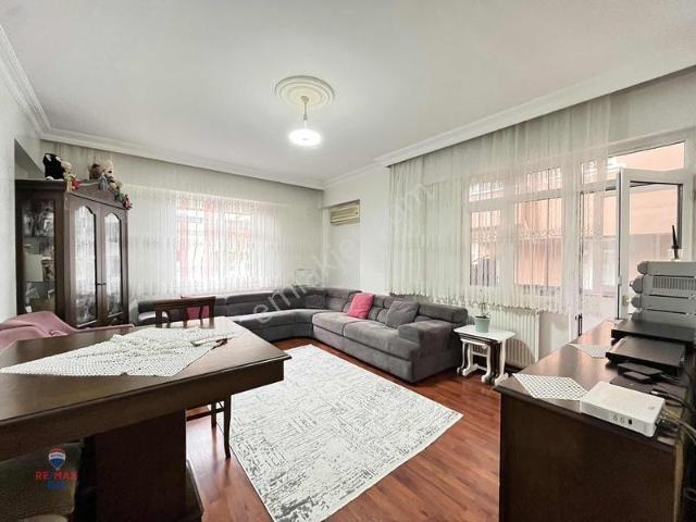 Ümraniye Çakmak Mahallesinde Geniş Satılık 2+1 Daire