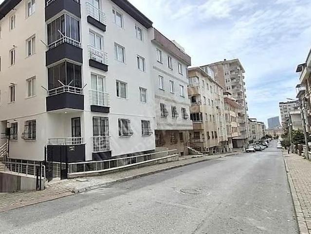 Ümraniye Çakmak'ta Kullanıma Hazır Temiz Daire 2+1 110m2