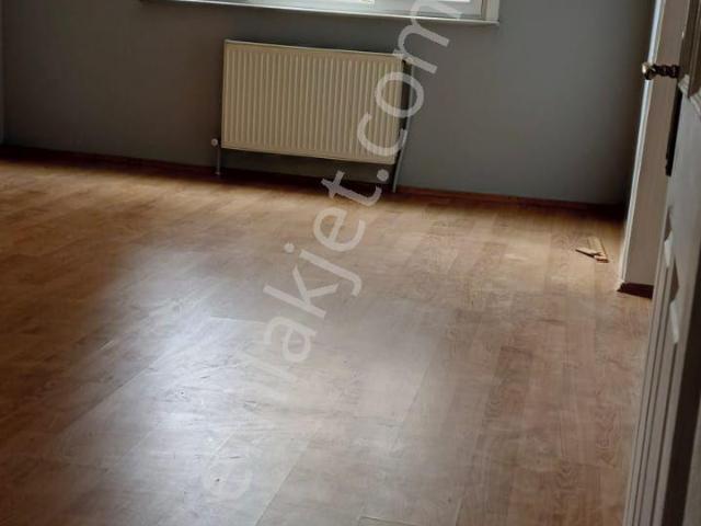 Ümraniye Çamlık İkbal Caddesi Üzerinde 2.kat Boyalı Balkonku 2+1 90 Metre Kiralık Daire Ev Yabancı