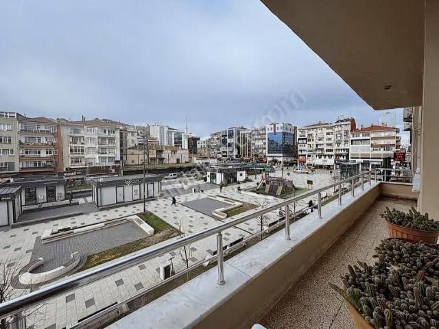 Ümraniye Çarşı Da Eşyalı Kiralık Daire