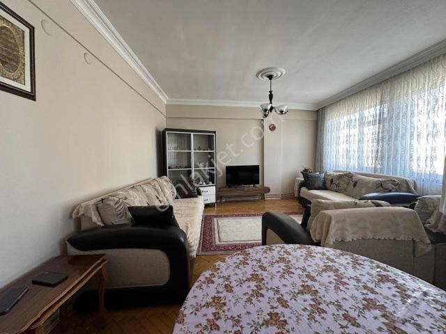 Ümraniye Çarşıda Full Eşyalı 2+1 Kiralık Daire