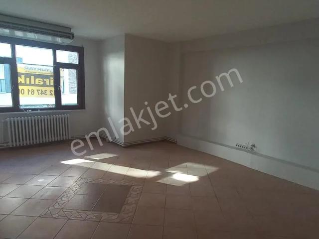 Ümraniye Çarşı Merkezinde 3+1 Kiralık Daire