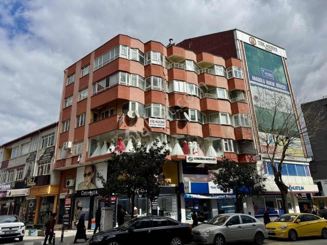 Ümraniye Çarşı Metroya 3 Bina Mesafede Ferah 2+1 Daire
