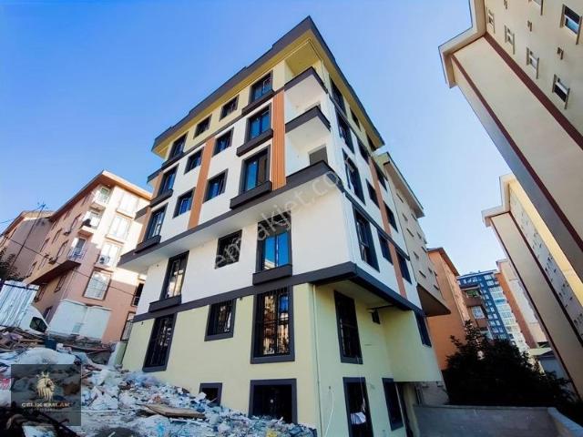 Ümraniye Armağanevler Ana Cadde Üzeri 1+1 Arakat Sıfır Daire
