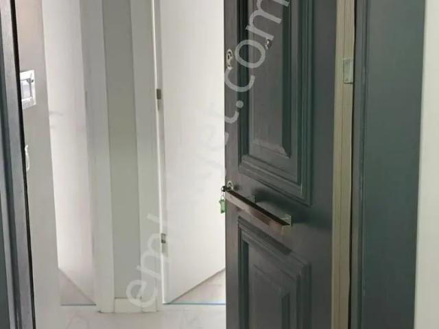 Ümraniye Armağanevler Çakmak Mithatpaşa Cd Üzerinde Metro Yürüme Mesafesi 1.kat 2+1