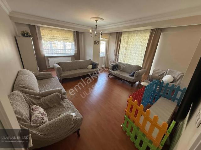 Ümraniye Armağanevler Mah 3+1 150 M2 Satılık Arakat Daire