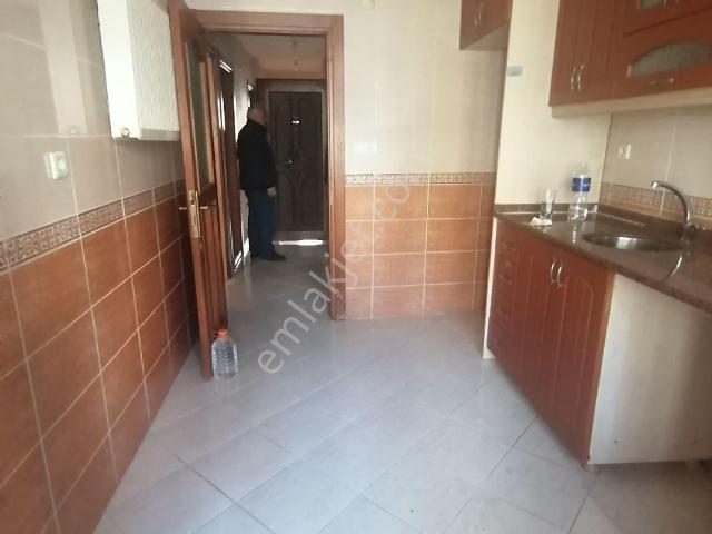 Ümraniye Armağanevler Mahallesi Metro Yanında 2.kat 2+1 90 Metre Balkonlu Kiralık Daire Ev